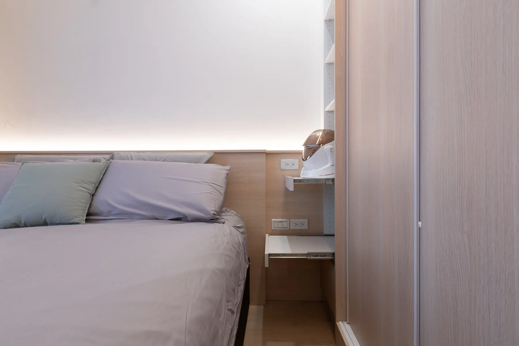 主臥房側邊櫃修掉吊畫軌道